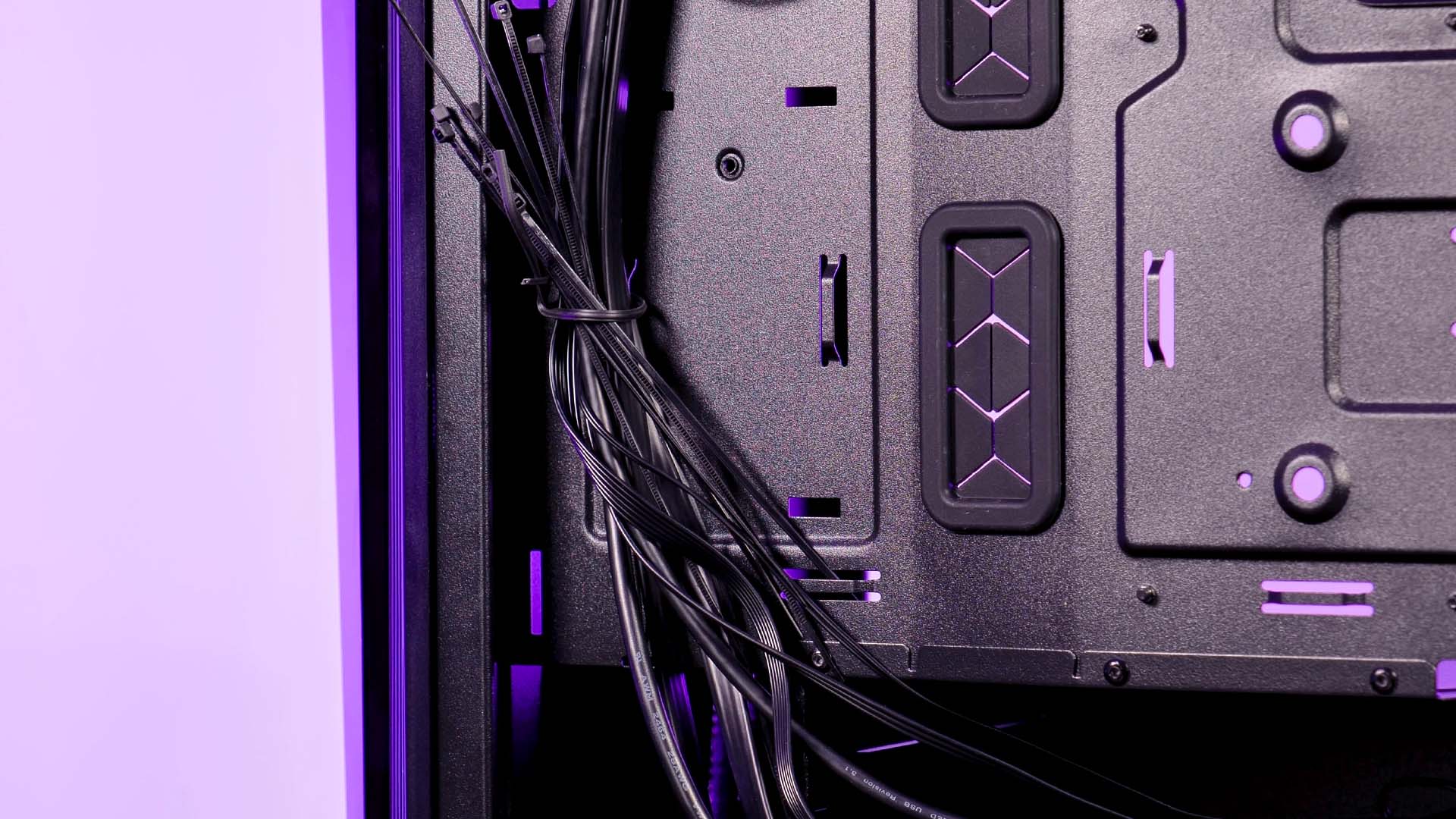 cooler-master-mb540-cable-management