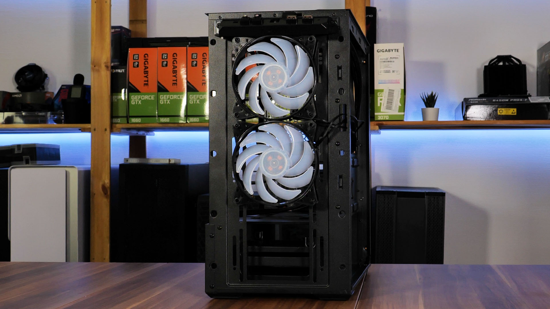 cooler-master-mb-320l-front-fan