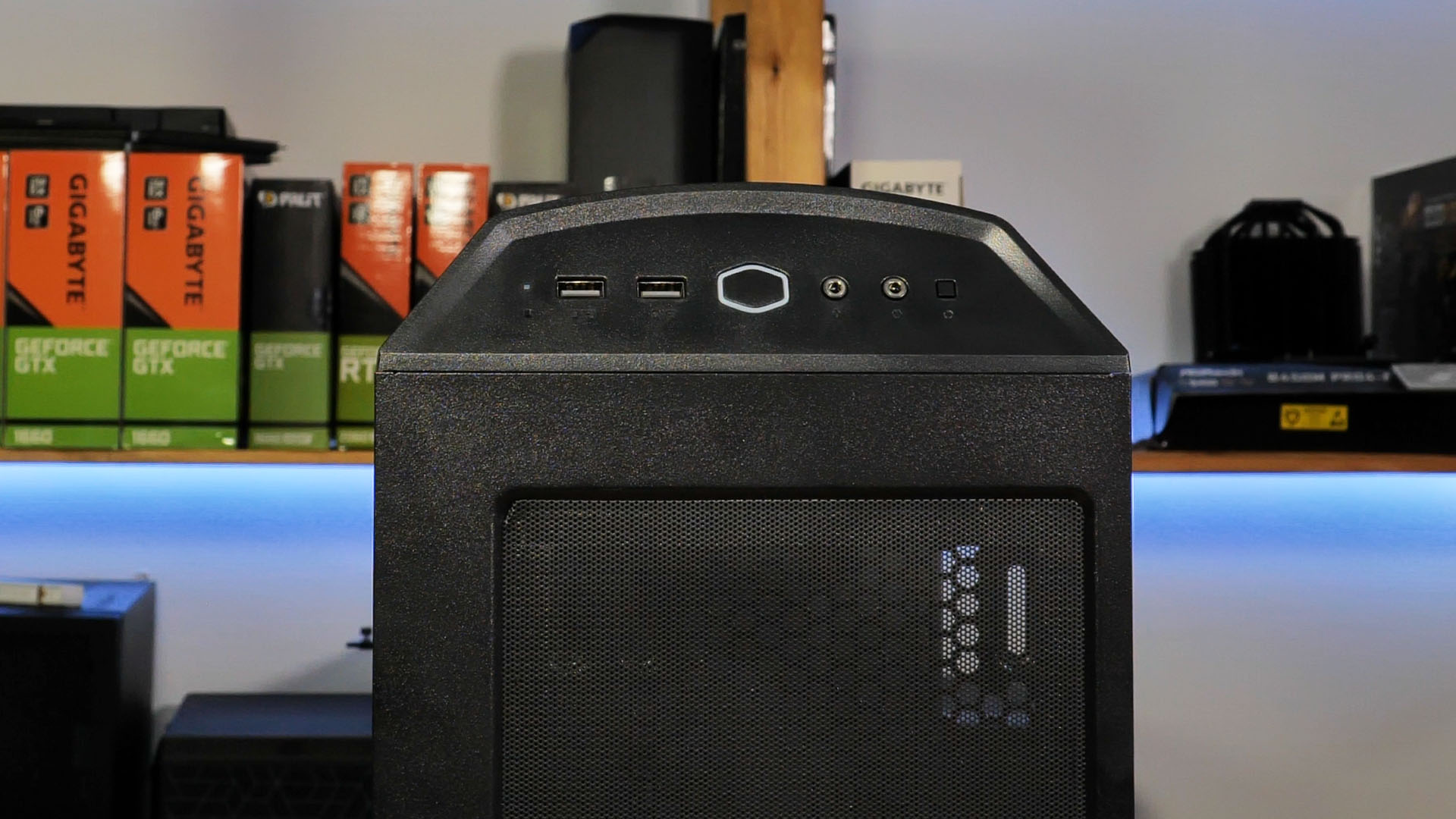 cooler-master-mb-320l-IO