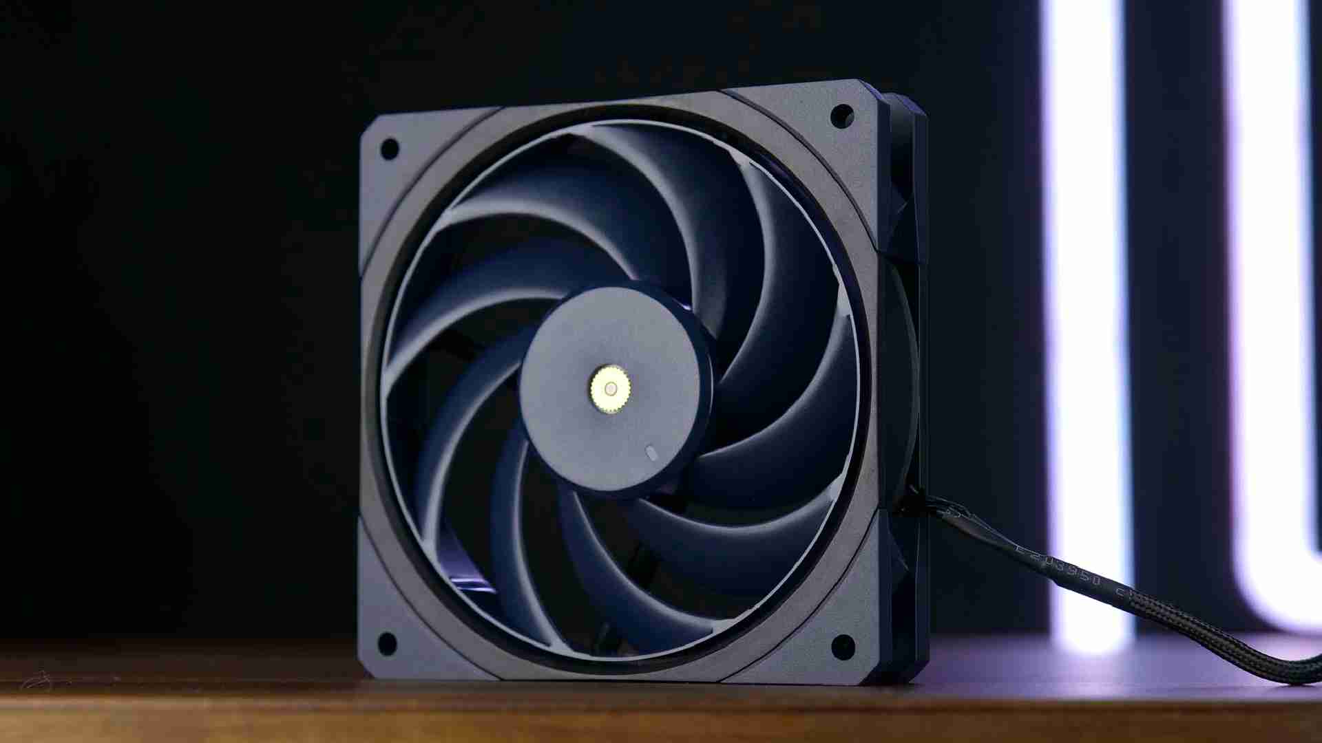 Cooler Master Mobius 120 OC Review