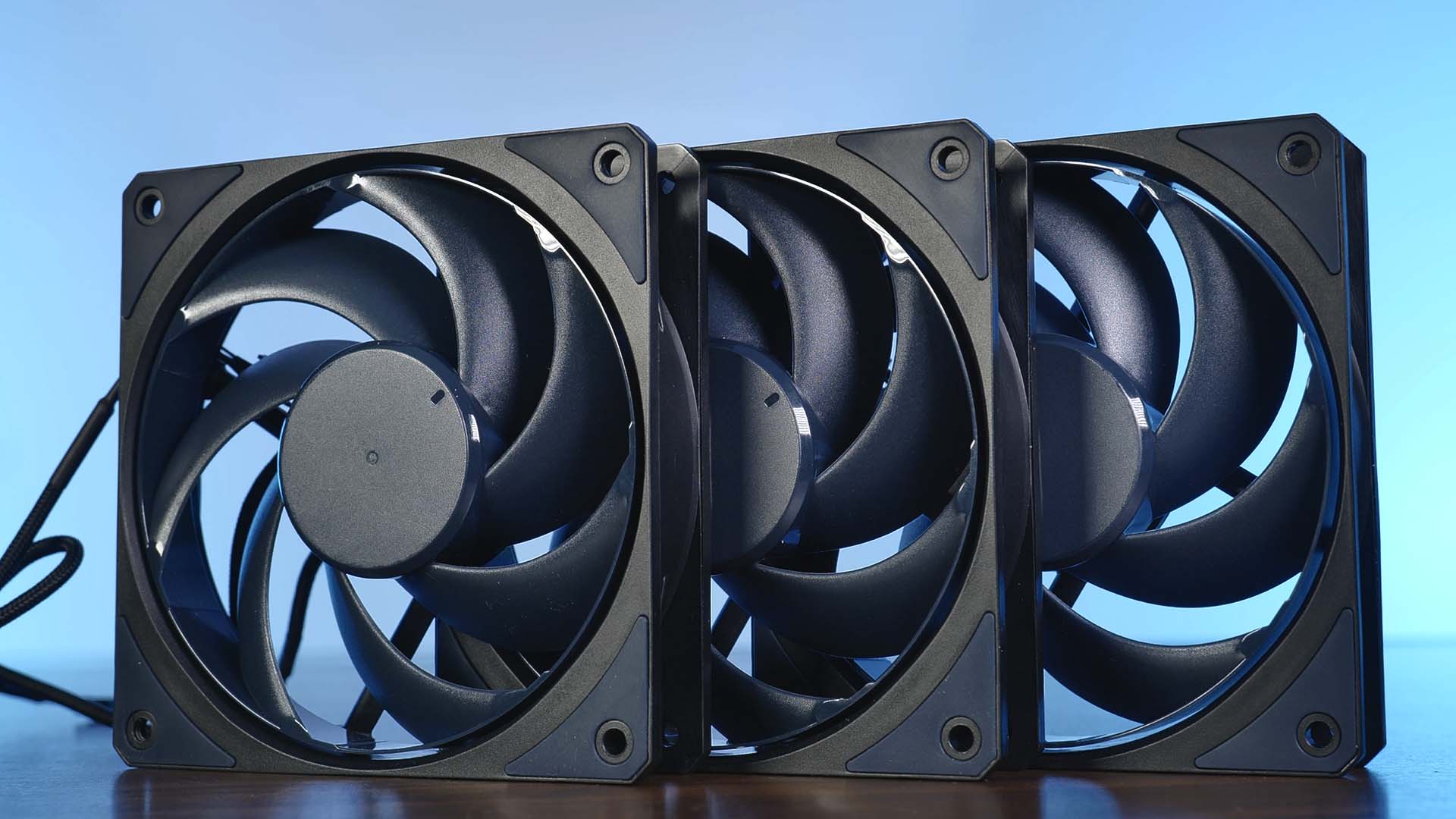 cooler-master-mobius-120-design3