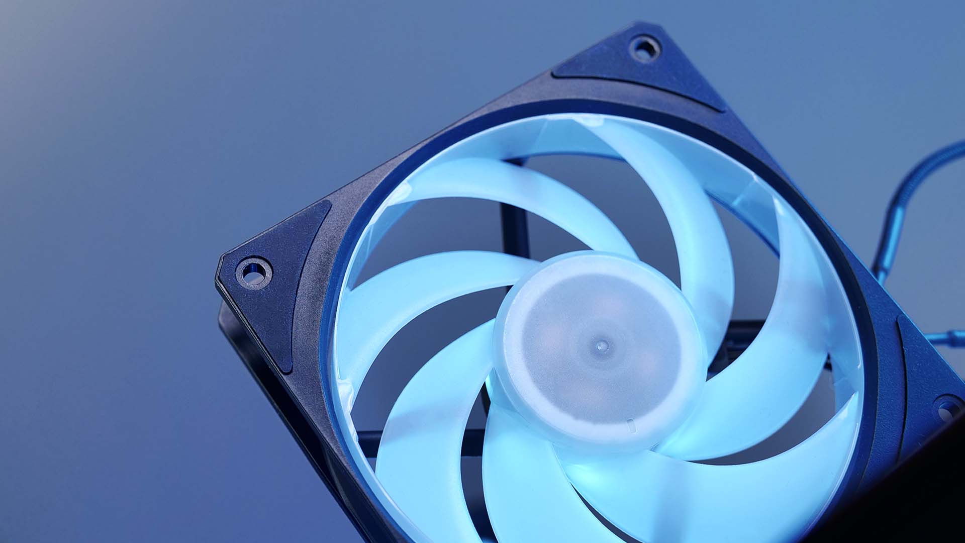 cooler-master-mobius-120P-design