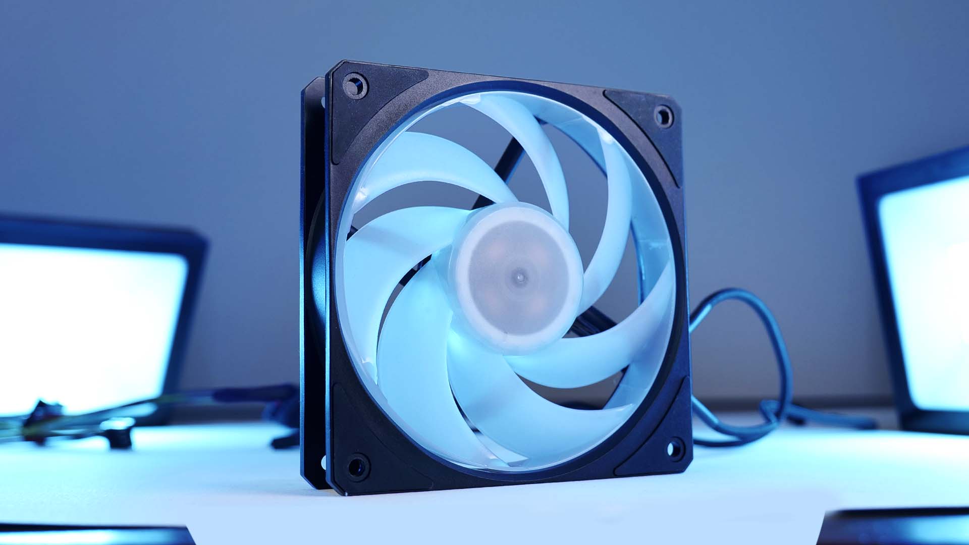 cooler-master-mobius-120P-design2