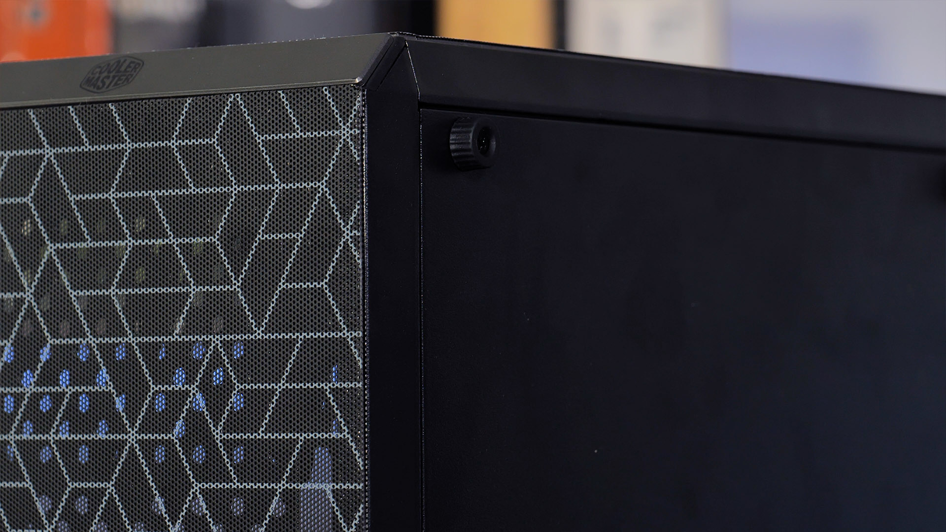 coolermaster-masterbox-q500l-side-feet