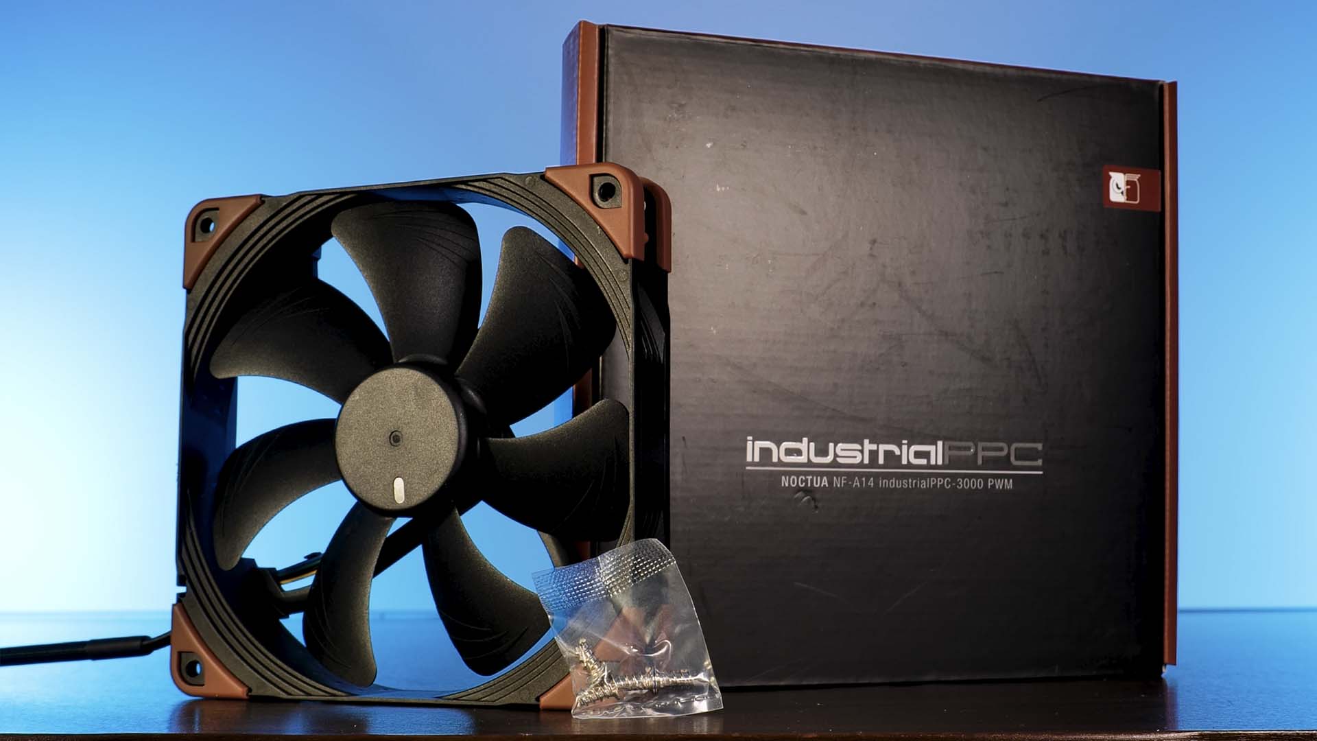 noctua-industrial-a14-unboxed