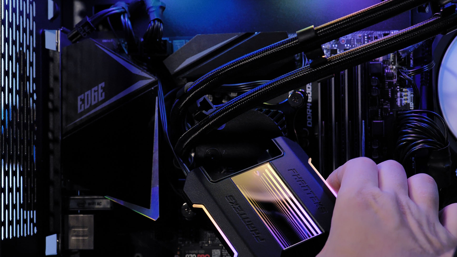 phanteks-glacier-one-remove-cover