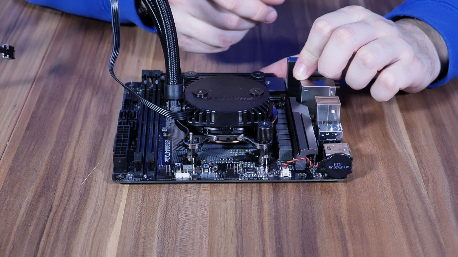 phanteks-glacier-one-AMD